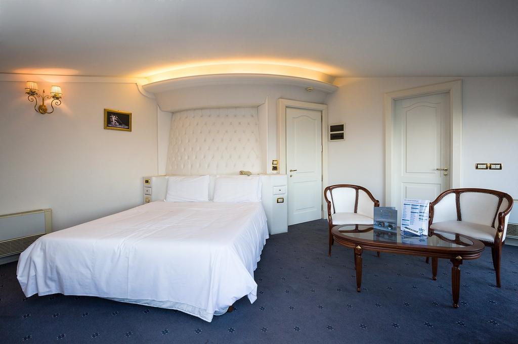 Grand Hotel Faraglioni アーチトレッツァ エクステリア 写真