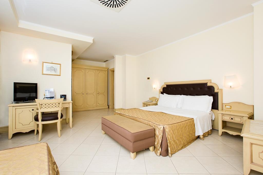 Grand Hotel Faraglioni アーチトレッツァ 部屋 写真