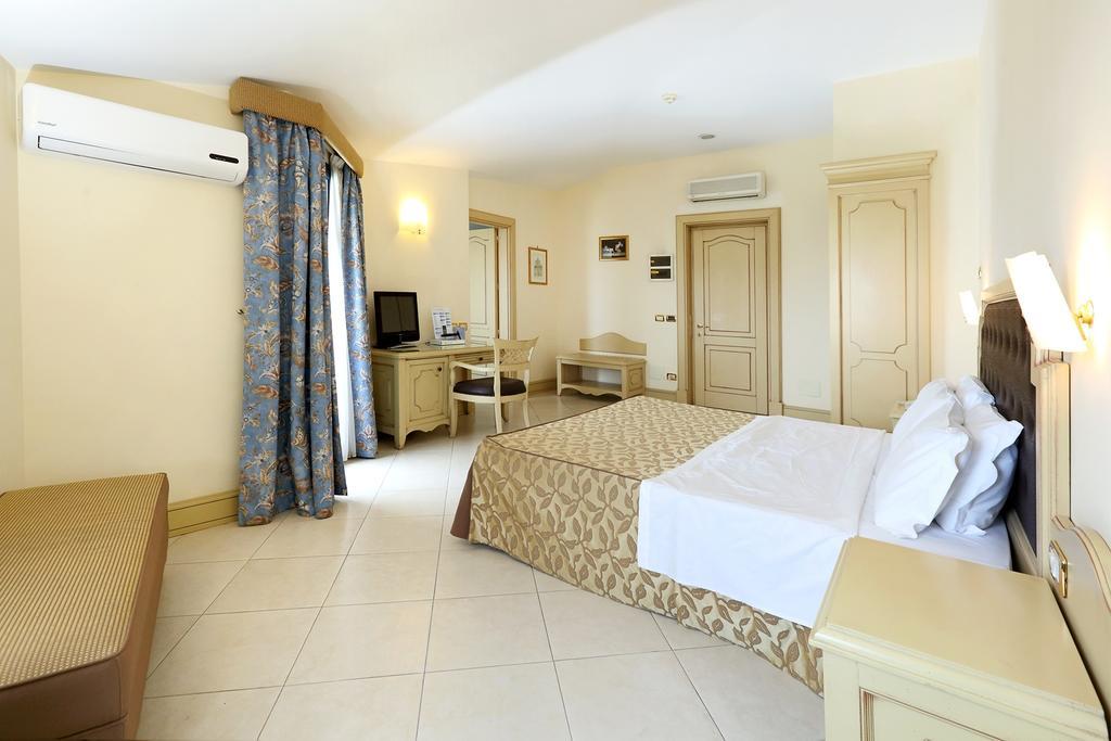 Grand Hotel Faraglioni アーチトレッツァ 部屋 写真