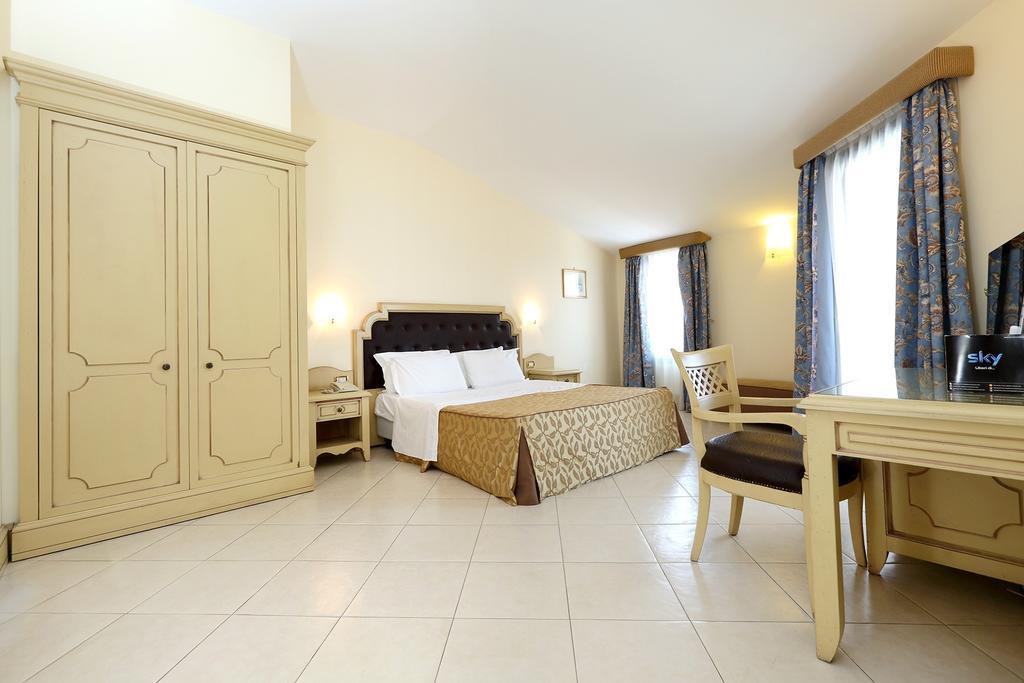 Grand Hotel Faraglioni アーチトレッツァ 部屋 写真